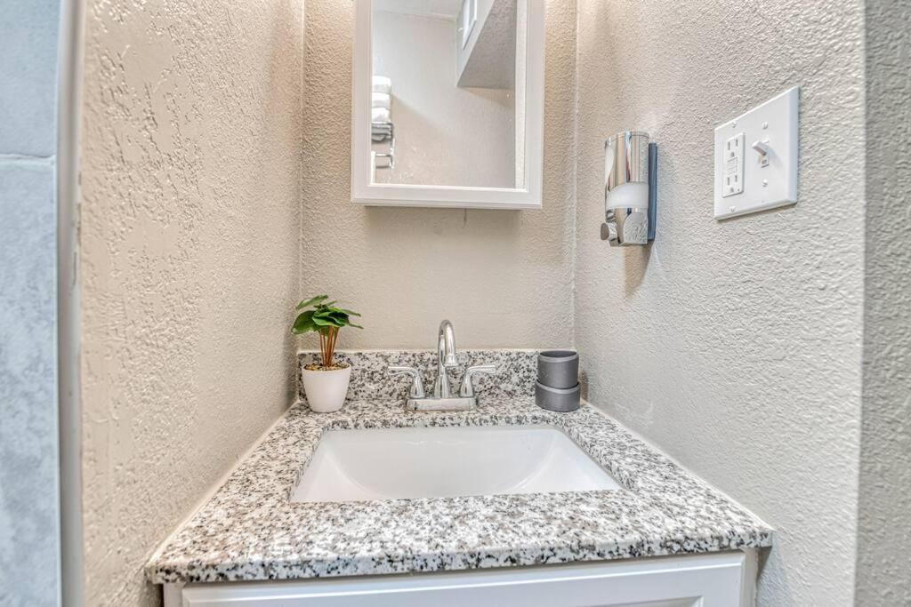 Close To All, Restfull, Cozy Duplex B In Downtown, Utep, Hospitals Apartment El Paso